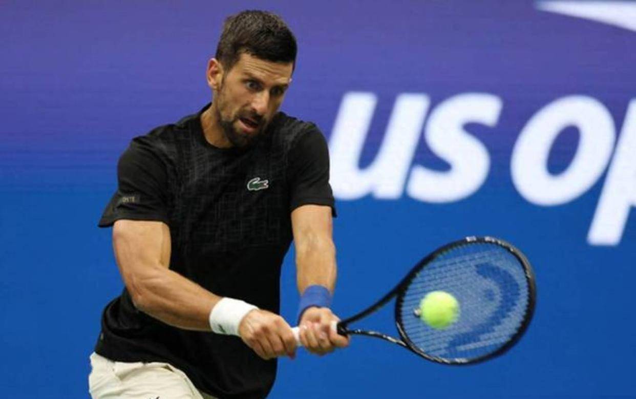 德约科维奇第五局领先时突申请医疗暂停，首盘虽胜却状况不佳，比赛过程显现身体隐患令人担忧