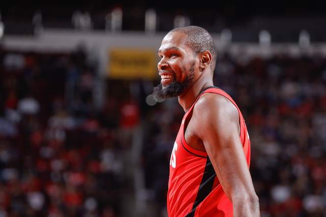 在伊森绝杀超时后，火箭欲补强后卫线 ，斯通瞄准28+6+8超级控卫