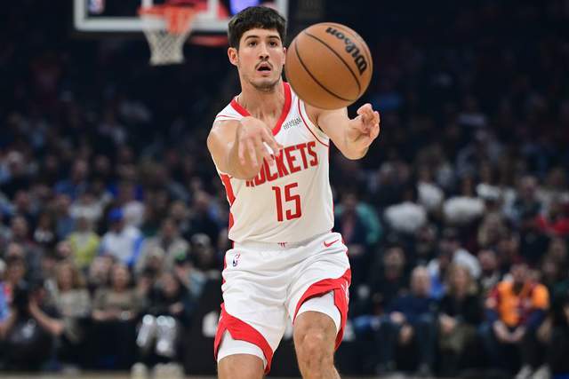 在伊森绝杀超时后，火箭欲补强后卫线 ，斯通瞄准28+6+8超级控卫