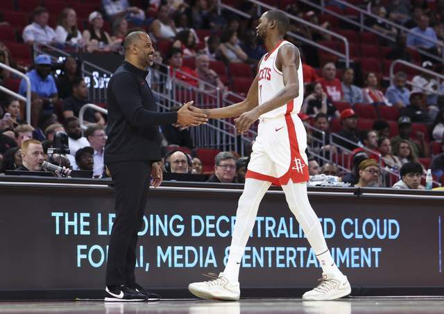 在伊森绝杀超时后，火箭欲补强后卫线 ，斯通瞄准28+6+8超级控卫