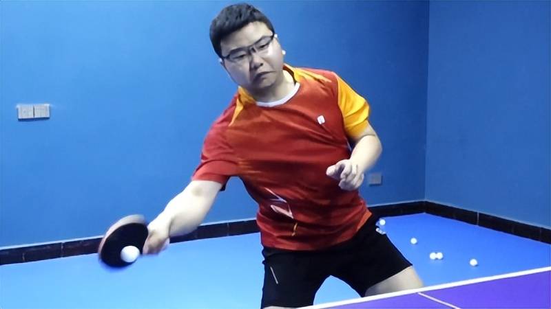 别再混淆了！高吊对阵加转弧圈球的核心差异，乒乓球初学者必看