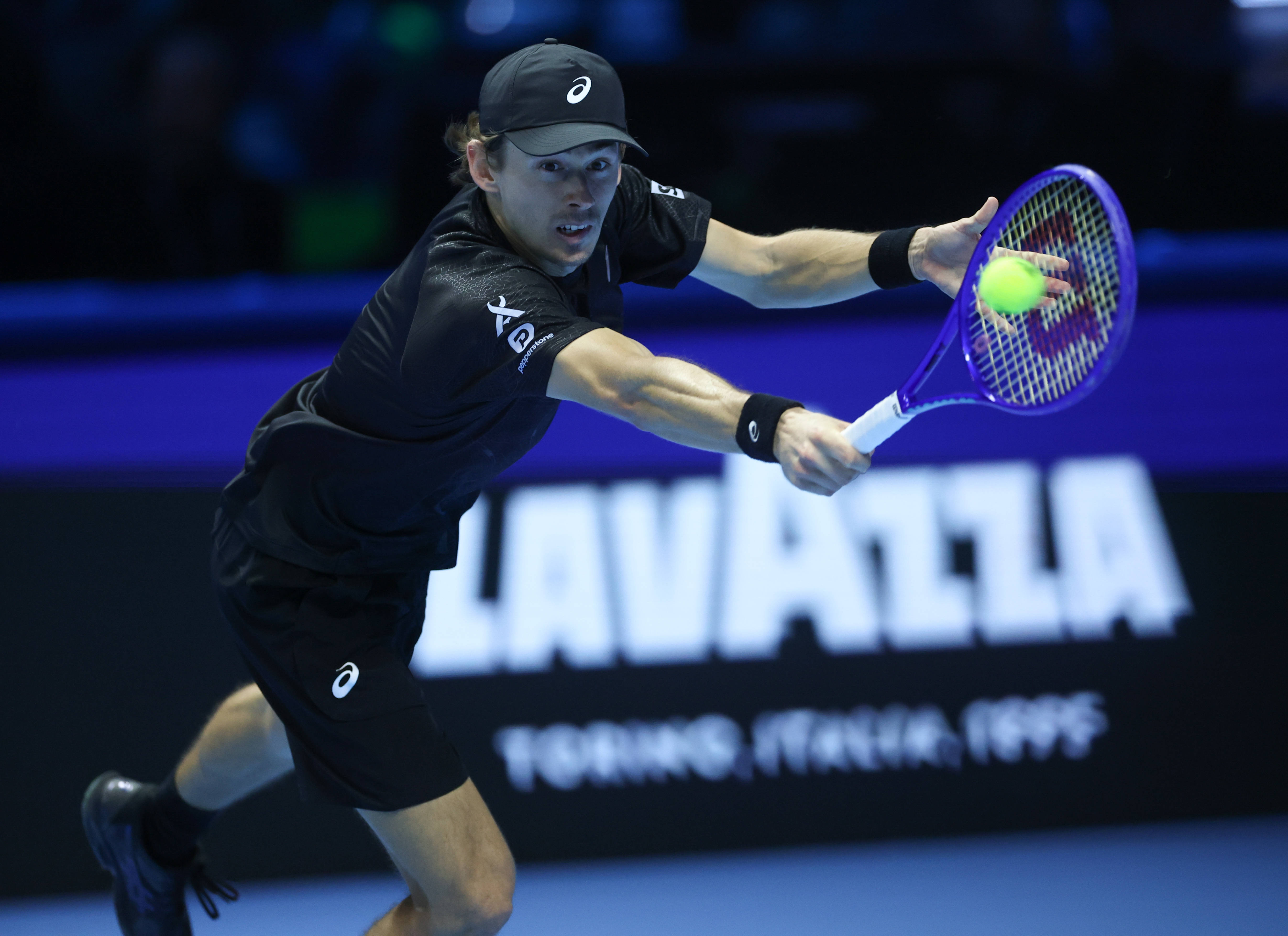 （体育）网球——ATP年终总决赛半决赛：辛纳胜德米纳尔